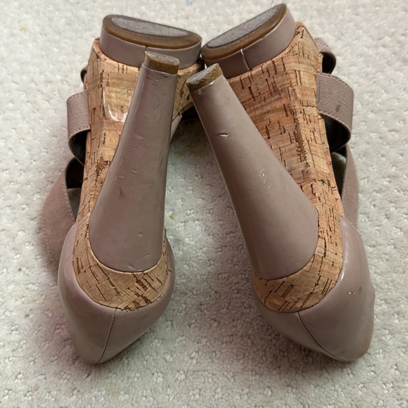 Fergalicious Plarform Sandals - Picture 5 of 9